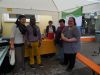 <p>Helfer um MOS-B beim Stadtfest</p>